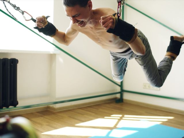 Suspension vs bandes élastiques pour progresser en force