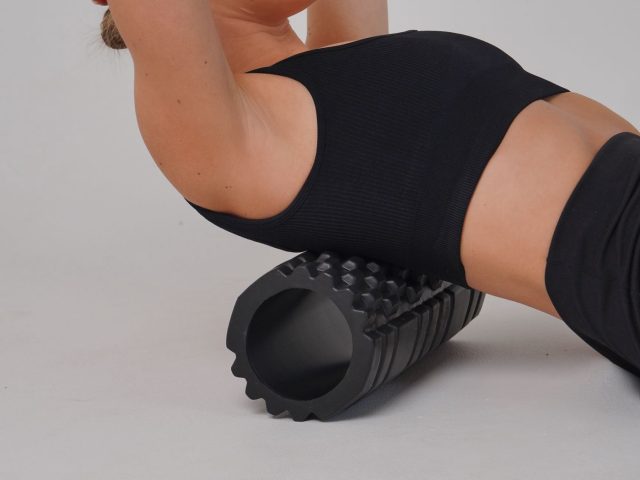 Foam roller ou balle de massage : guide pour soulager les fascias