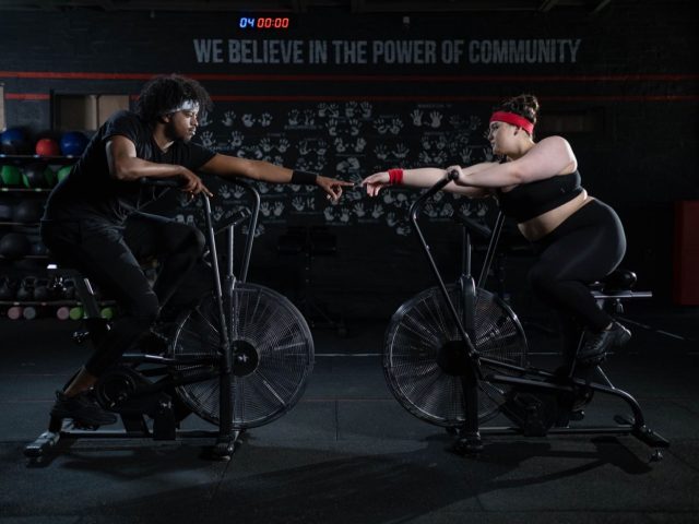 Peloton ou vélo d’appartement : lequel est mieux pour le cardio